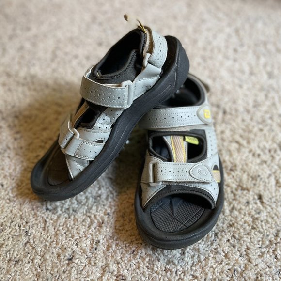 FootJoy Women’s golf sandal in light gray size 7medium. - Picture 10 of 11